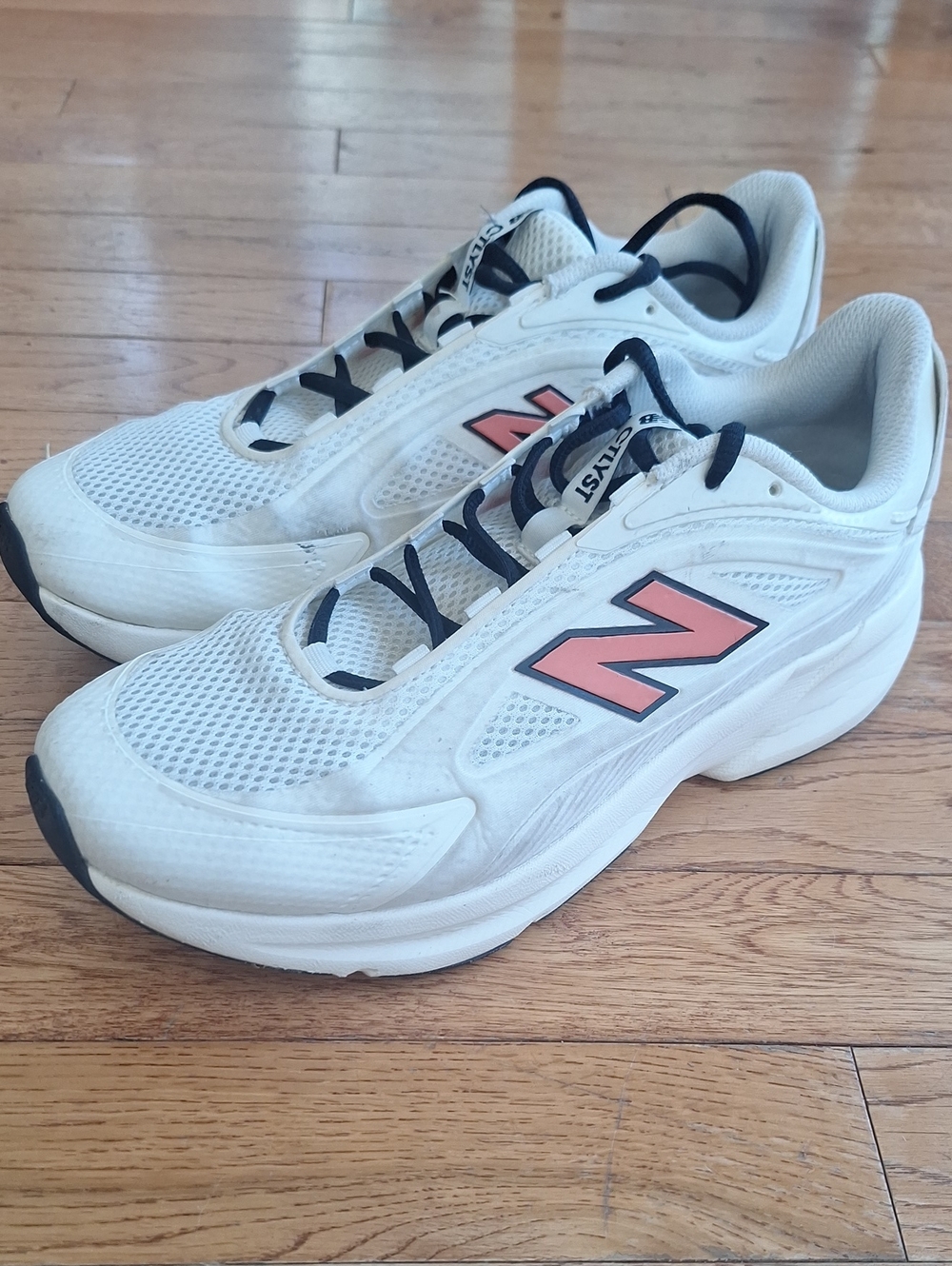 New Balance Women White CTLYST Sneakers SIZE 10 WIDE